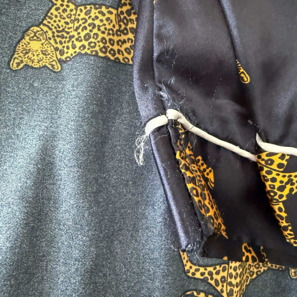 SHEIN Satin Pajama Set with Gold Leopard Print - Picture 6 of 7